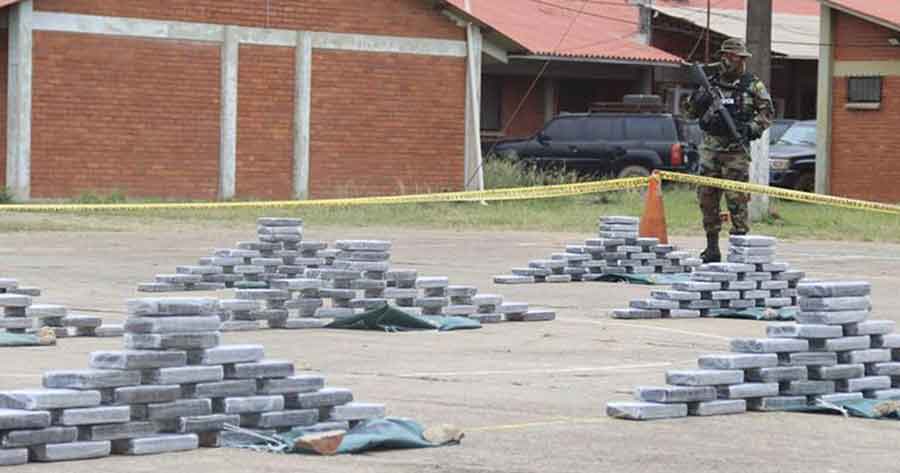 Felcn destruye un megalaboratorio en Beni y secuestra 861 kilos de droga