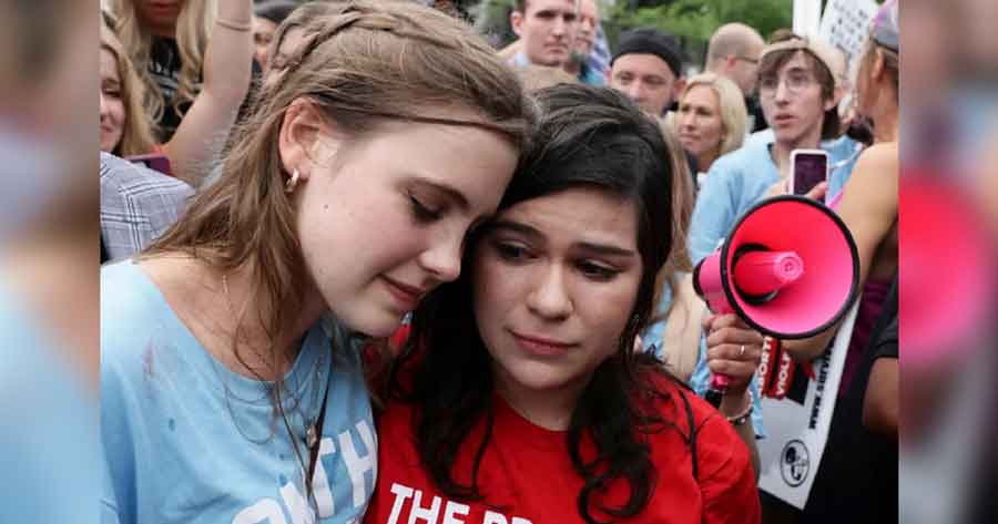 La Corte Suprema de Estados Unidos revocó un fallo que protegía el derecho al aborto en todo el país