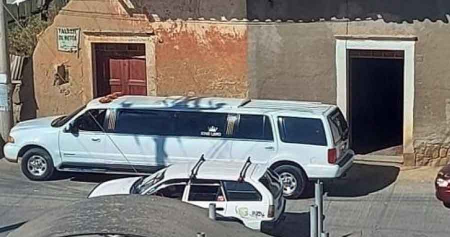 Jhasmani Torrico “el abogado del diablo“ llega en limusina a una audiencia