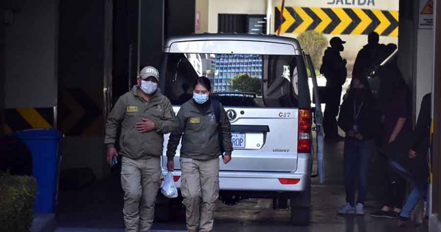 Secuestran documentos de la ABC y hay arrestados por el caso de la coima millonaria