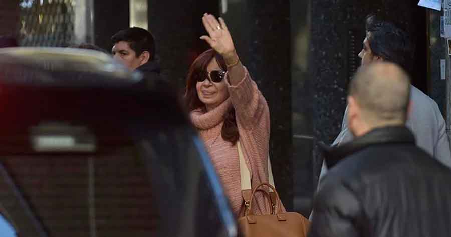 Cristina Kirchner declaró en la causa por el intento de asesinato: no se dio cuenta de que le habían gatillado en la cara