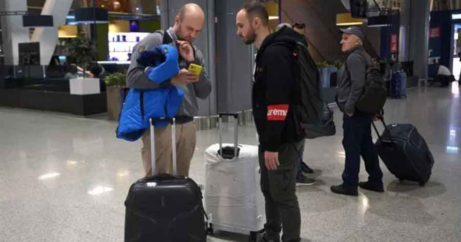 Los rusos agotan los pasajes para huir de la orden de movilización de Putin: “Compran sin importarle a dónde vuelan”