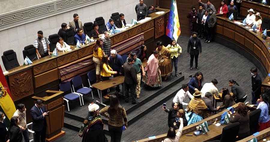 CC admite “error político” por licencias de legisladores y pide disculpas tras elección del Defensor 