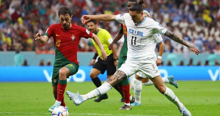 Portugal vence a Uruguay (2-0) con doblete de Fernandes y se mete a los octavos de final