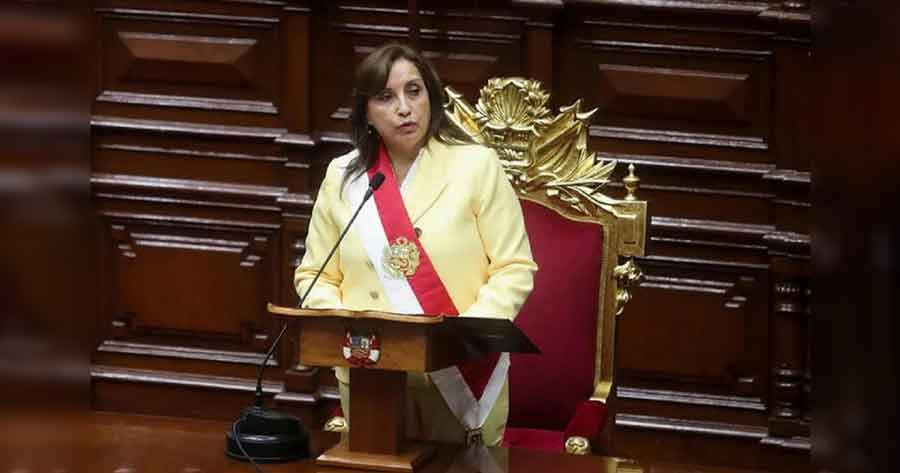 Dina Boluarte juró como nueva presidenta del Perú e hizo un llamado al diálogo