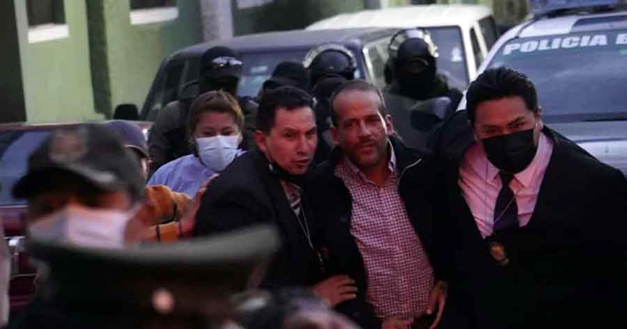 Ingresan a Camacho a la FELCC del centro paceño bajo fuerte escolta policial