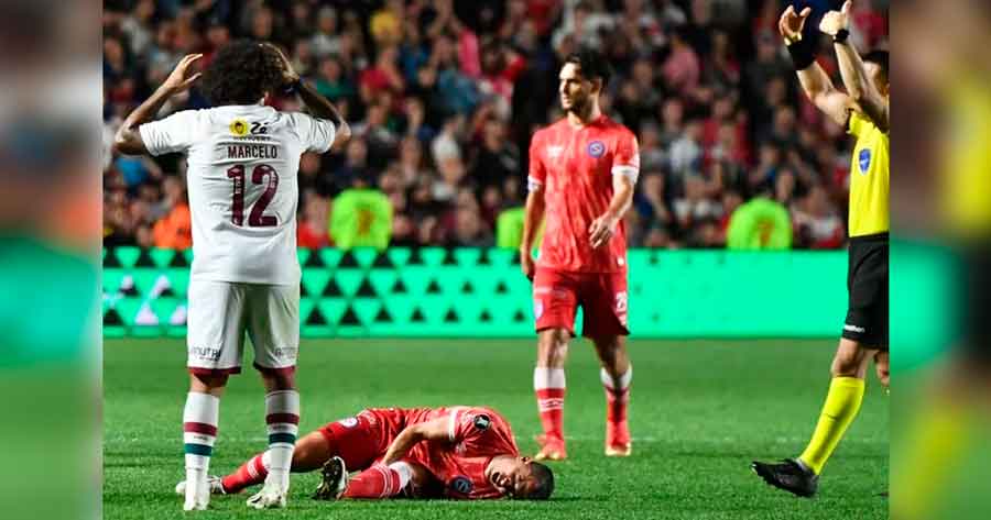 El planchazo de Marcelo que le produjo una escalofriante lesión a un jugador de Argentinos: el desconsolado llanto del brasi