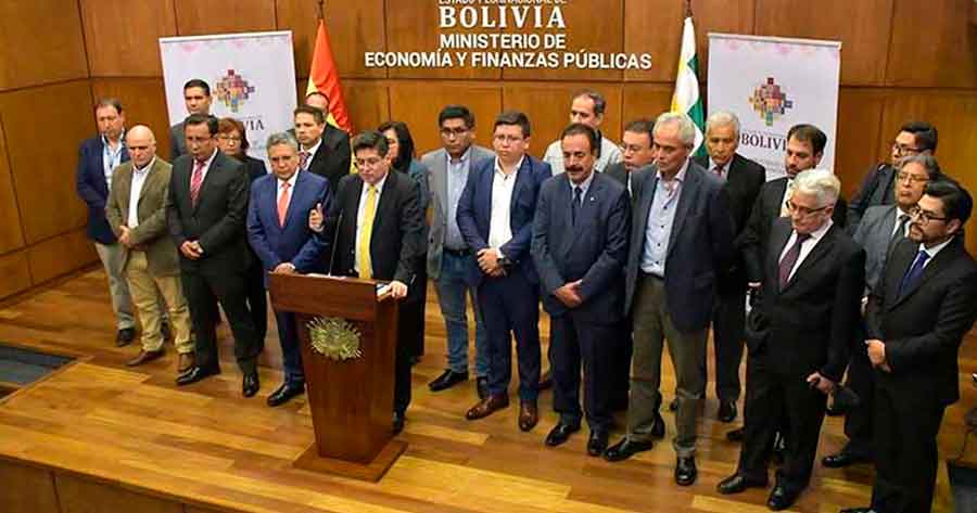 El Gobierno libera las exportaciones y otras nueve acciones para contrarrestar la escasez de dólares 